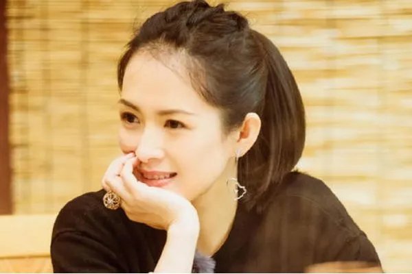 刘嘉玲和章子怡合照，两人合照，谁的气质略胜一筹？