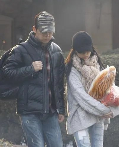 董洁和王大治到底是不是真的 激吻视频曝光女神清纯形象尽毁