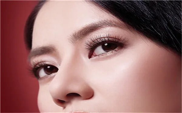 假体隆鼻大概要多少钱呢