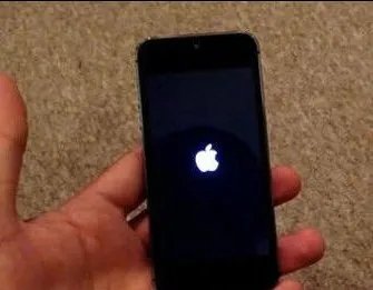 iphone4s开不了机,急求解决方案！！！