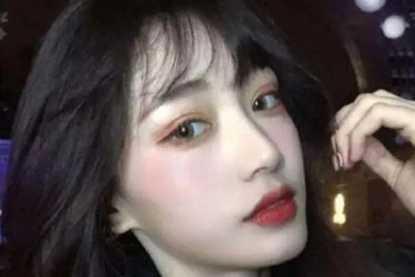 乔碧萝真名张X花，这是否间接证明她真的是一位大妈？