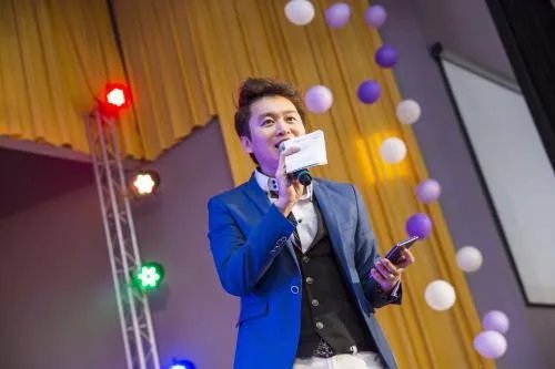 高端奢华的婚庆主持词  令人如痴如醉拉开婚礼序幕