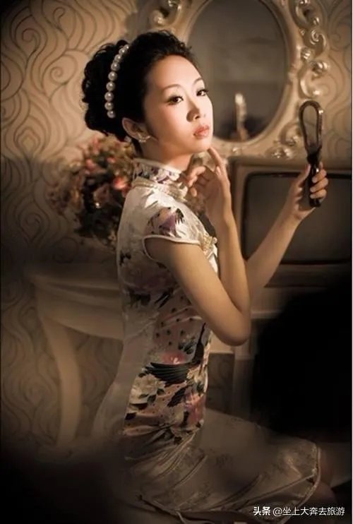 人像摄影中，你认为旗袍与汉服哪个更能拍出中国女人的韵味？你喜欢拍哪一种服装？