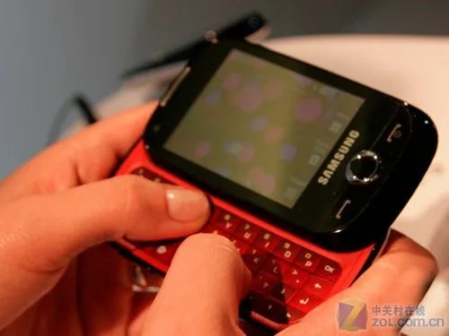 红与黑的视觉盛宴 三星B5310U首次跳水