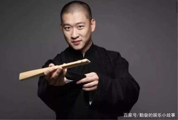 岳云鹏:我不走!郭德纲徒弟各奔前程,赵本山徒弟无人走,这是为何?