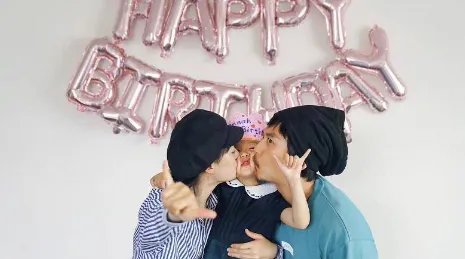 孙俪又晒全家福，海边游玩画面太幸福，家和万事兴说的就是他们，羡慕吗？