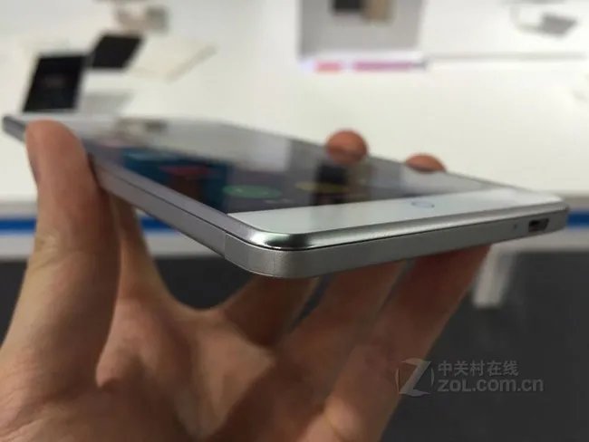 中兴威武3 急速版双卡双待 3GB+16GB分辨率高 苏宁宇奇手机专营店609元销售中