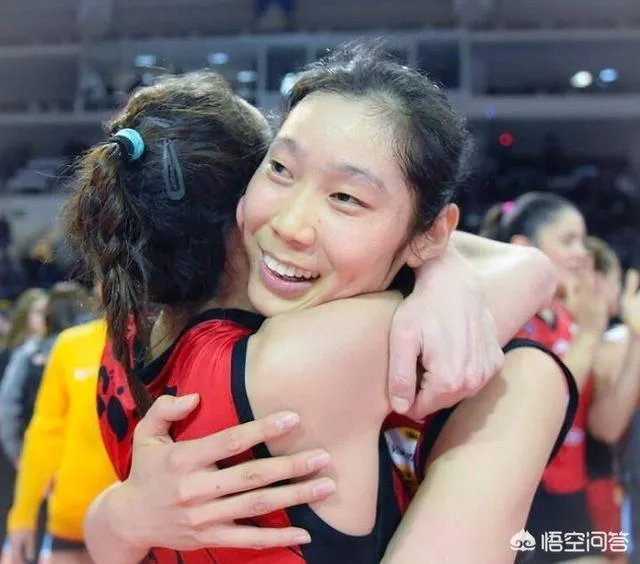 土超女排豪门瓦基弗银行队正式官宣朱婷续约，四大主力留队，如何看待朱婷的选择？