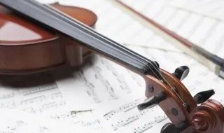 我真的好想你在每一个雨季什么歌 我真的好想你在每一个雨季的完整歌词