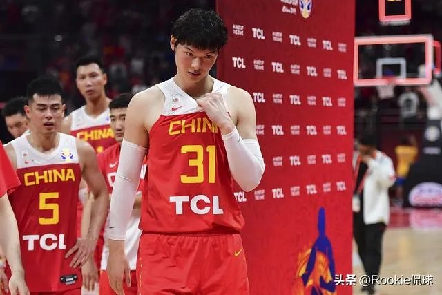抢走姚明最佳新秀的小斯加盟福建男篮，他能和王哲林联手拿下总冠军吗？