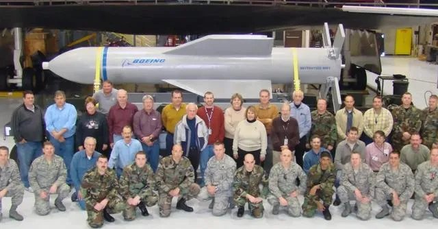 美研制巨型钻地弹能钻多深