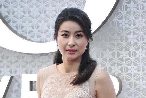 有种“合照”叫做郭晶晶,明明颜值不算高,却每次都能赢女星,你怎么看?