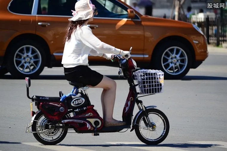 工程车碾轧电瓶车 电瓶车什么牌子质量好
