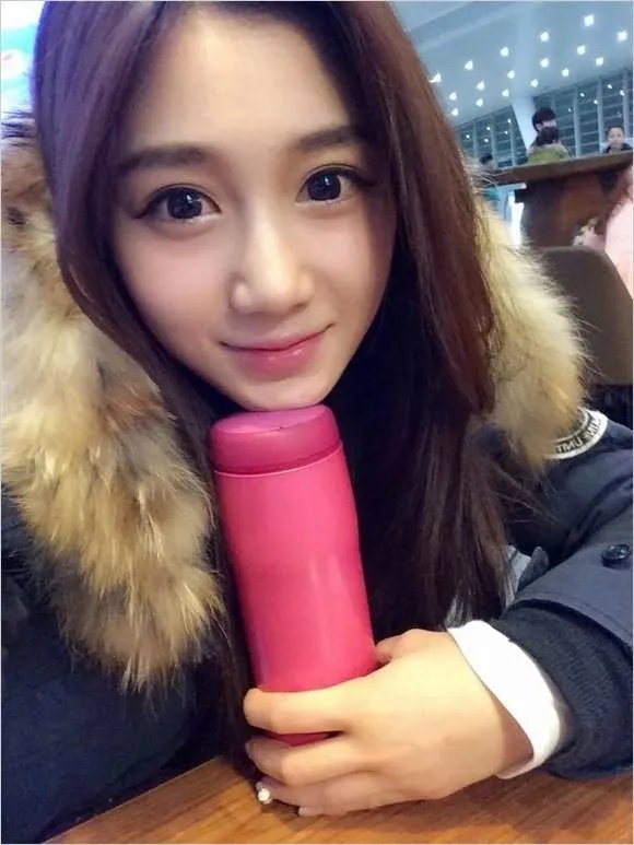 PLU游戏娱乐传媒主持人 美女主播小悠私人生活照