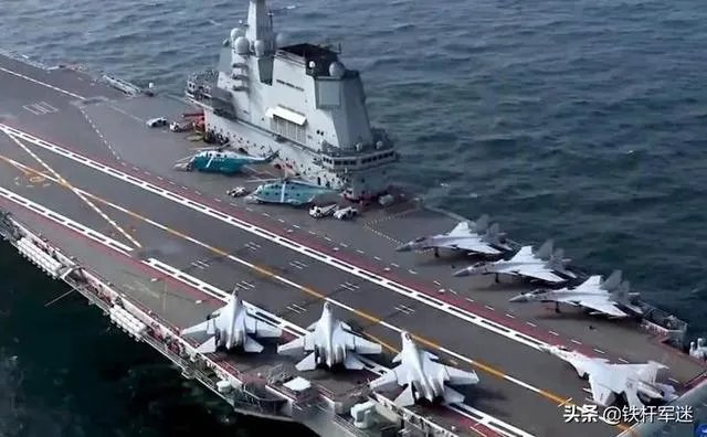 山东舰最新海上训练，看到歼-15上舰，还有多久形成战斗力？