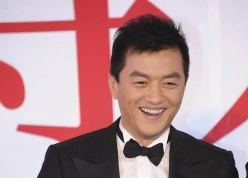 李亚鹏拖欠4000万一案重审，官方对此作出了怎样的解释？