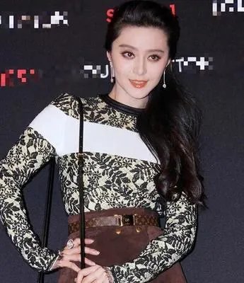 范冰冰疑似怀孕,口红一哥李佳琦凌晨陪散步,二人有何隐藏关系?