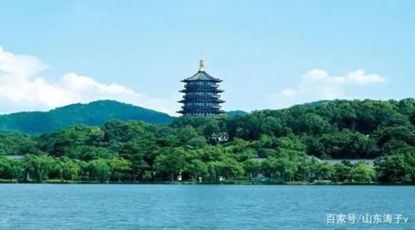 杭州的雷峰塔是谁建的？塔底地宫内有什么东西？