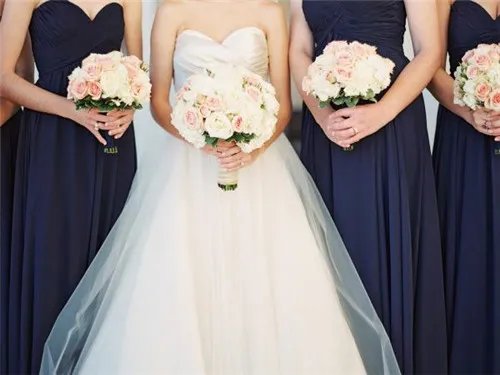 女士参加婚礼穿什么好 适合女性参加婚礼的衣服穿搭