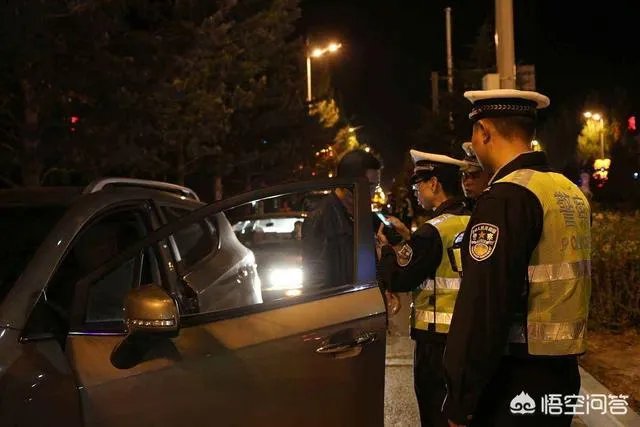 全国都在严查酒驾醉驾，并且大力宣传，为什么还会有人顶风酒驾，各位亲怎么看？