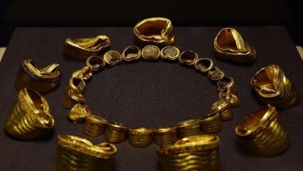 当初靠盗墓发家致富的曹操陪葬了什么东西呢？