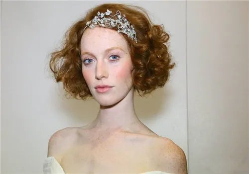 结婚头发造型图片 新娘结婚当天适合什么发型