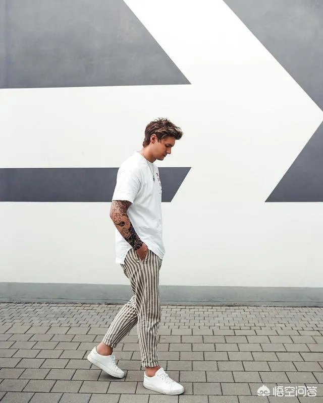 男士如何选择白色T恤？