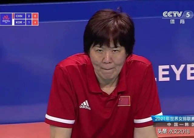 中国女排昨晚赢了韩国队，郎平脸上为何却没什么笑容？