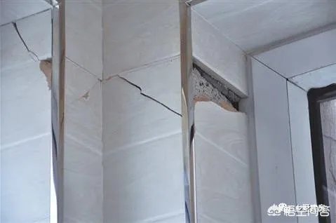 为什么农村的自建房会出现墙面裂缝、开裂、返潮的质量问题？问题出在哪？该怎么解决？