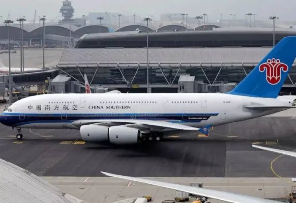 旅客飞机上公然排便南航回应，是谁被打脸了？
