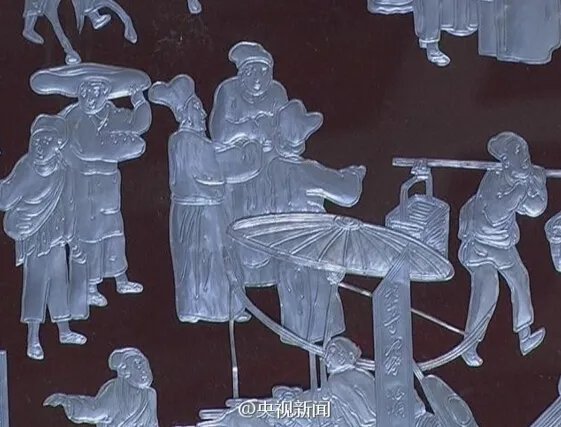 世界上最长的易拉罐版《清明上河图》，长达28米（6000个易拉罐）