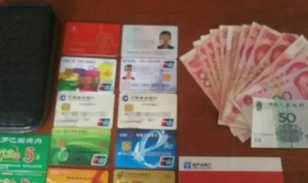 警察追讨失主钱包捡包人怎么说？