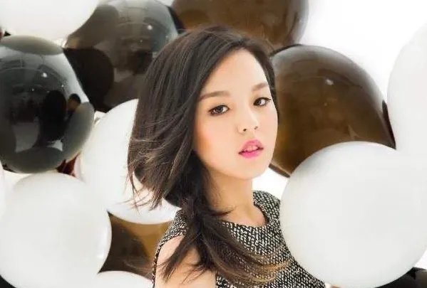 “太成熟了”,李咏女儿晒近照后为何被这样说?