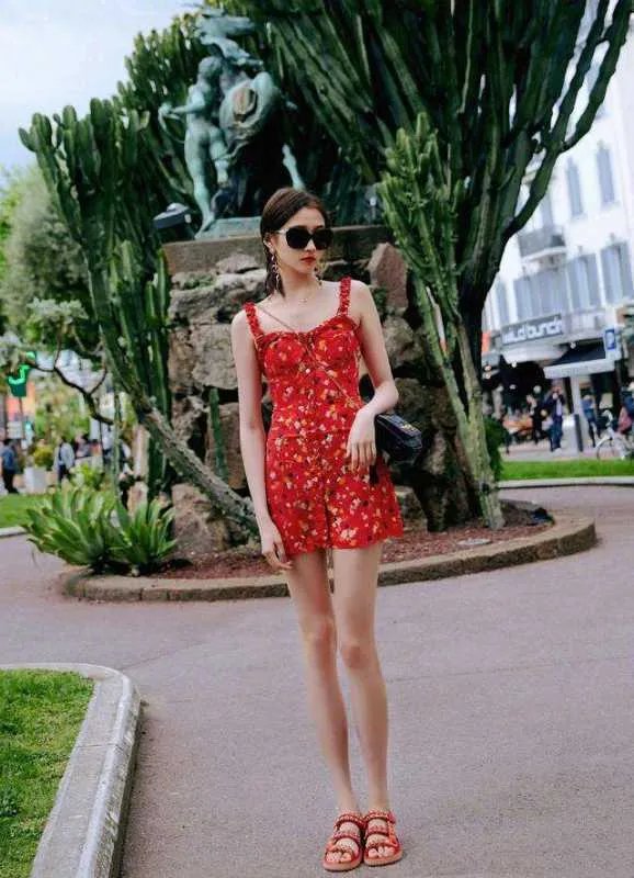 关晓彤气质杠杠滴,高个子女孩怎样才能穿出高贵的感觉?