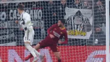 尤文1-0罗马，C罗1分钟连失2必进球气得直踹门柱，赛后罕见低分，你怎么看？