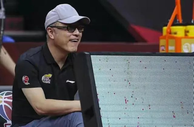 作为辽宁男篮仅有的战术教练马丁内斯，李洪庆为何要把他开除呢？