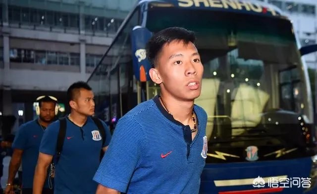 对于足协宣布对申花新星周俊辰因禁赛一年的处罚,你觉得足协的处罚是否过重?