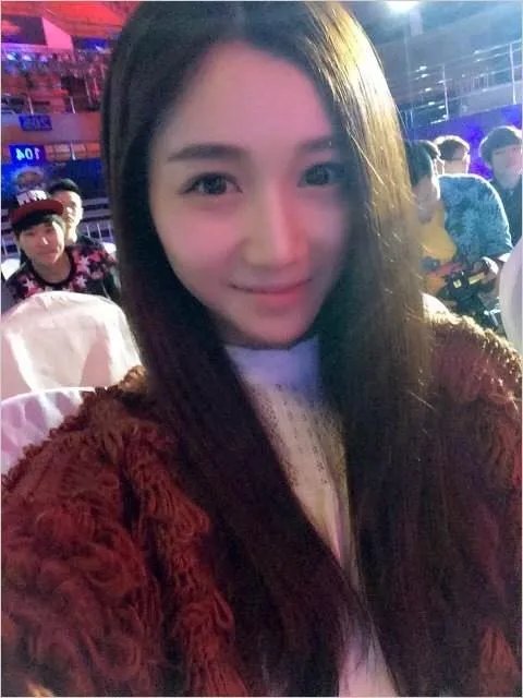 PLU游戏娱乐传媒主持人 美女主播小悠私人生活照