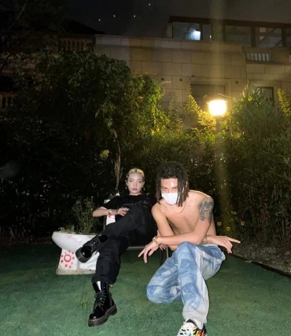 VaVa孩子王恋情，他们俩是怎么认识的？