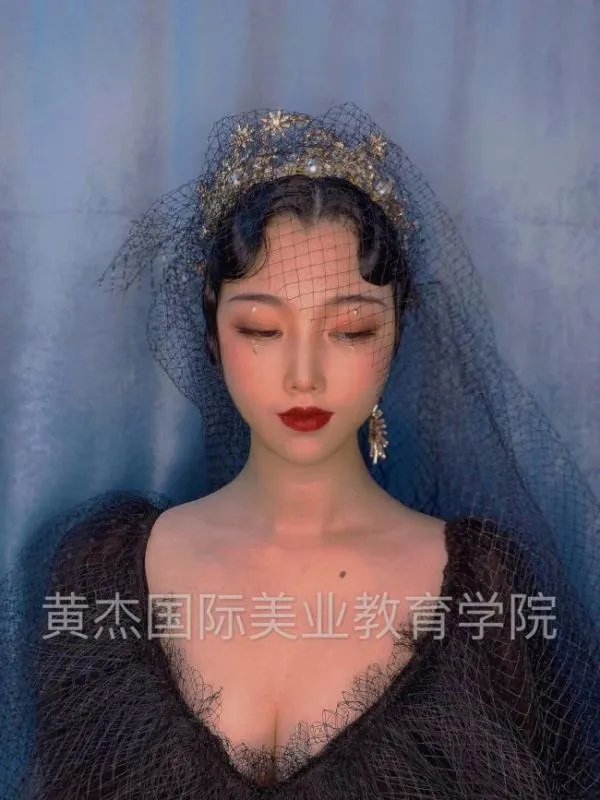 南京化妆培训班多少钱