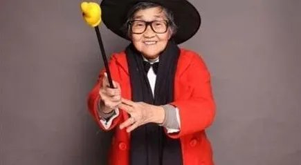 为什么孙女为奶奶拍写真？