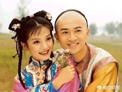 《还珠格格》的尔泰喜欢小燕子吗？