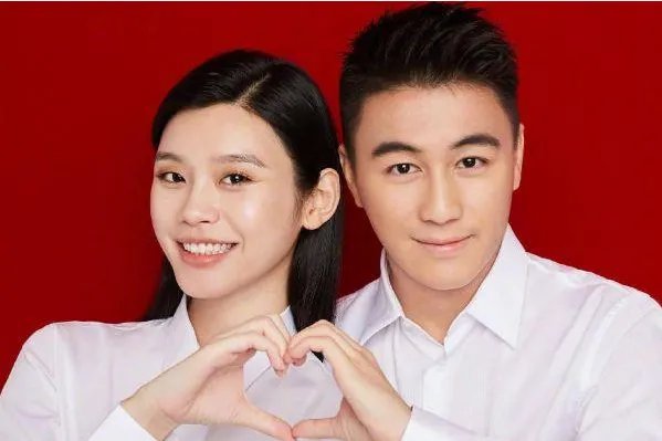 何猷君陪奚梦瑶做产检，你怎样看待他们之间的感情？