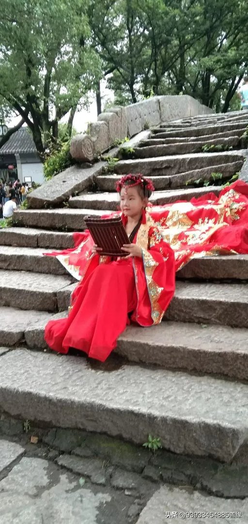 人像摄影中，你认为旗袍与汉服哪个更能拍出中国女人的韵味？你喜欢拍哪一种服装？