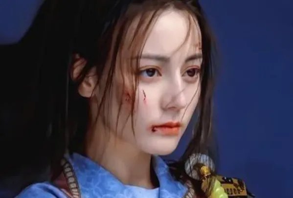 迪丽热巴09年毕业合照曝光  扎着马尾清纯十足