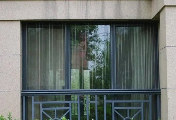 平开窗隐形纱窗安装步骤 平开窗清洁与保养
