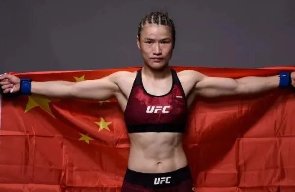 张伟丽回应拳王泰森质疑