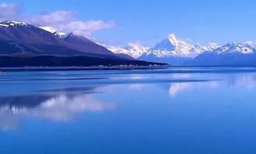 为什么阿尔卑斯山会出现粉色冰川?原因是什么?