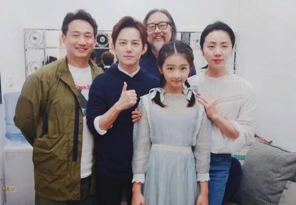 黄磊夫妇与何炅聚餐现身，为什么孙莉却成为亮点？