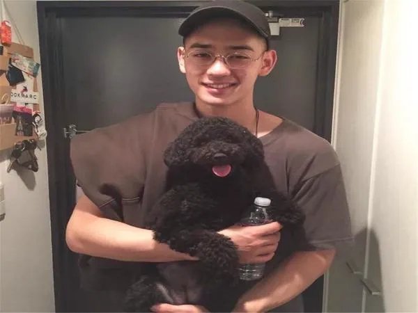 肖战签名像“有钱”，哪些明星的签名让你觉得很搞笑？